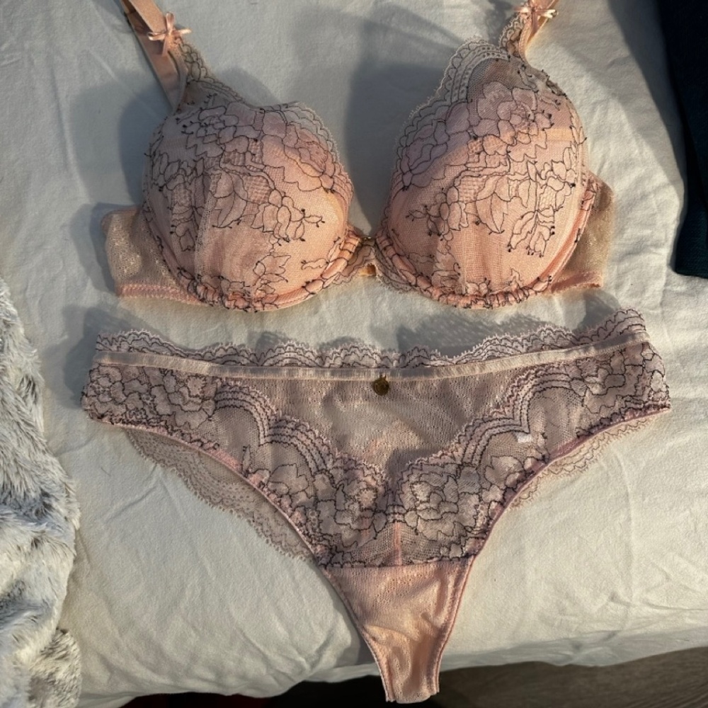 Chantelle Light Pink Lingerie Set